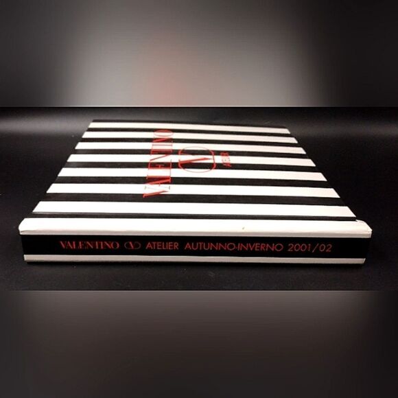 Valentino Atelier 2001- 2002 Fashion Book Catalog - Picture 2 of 16